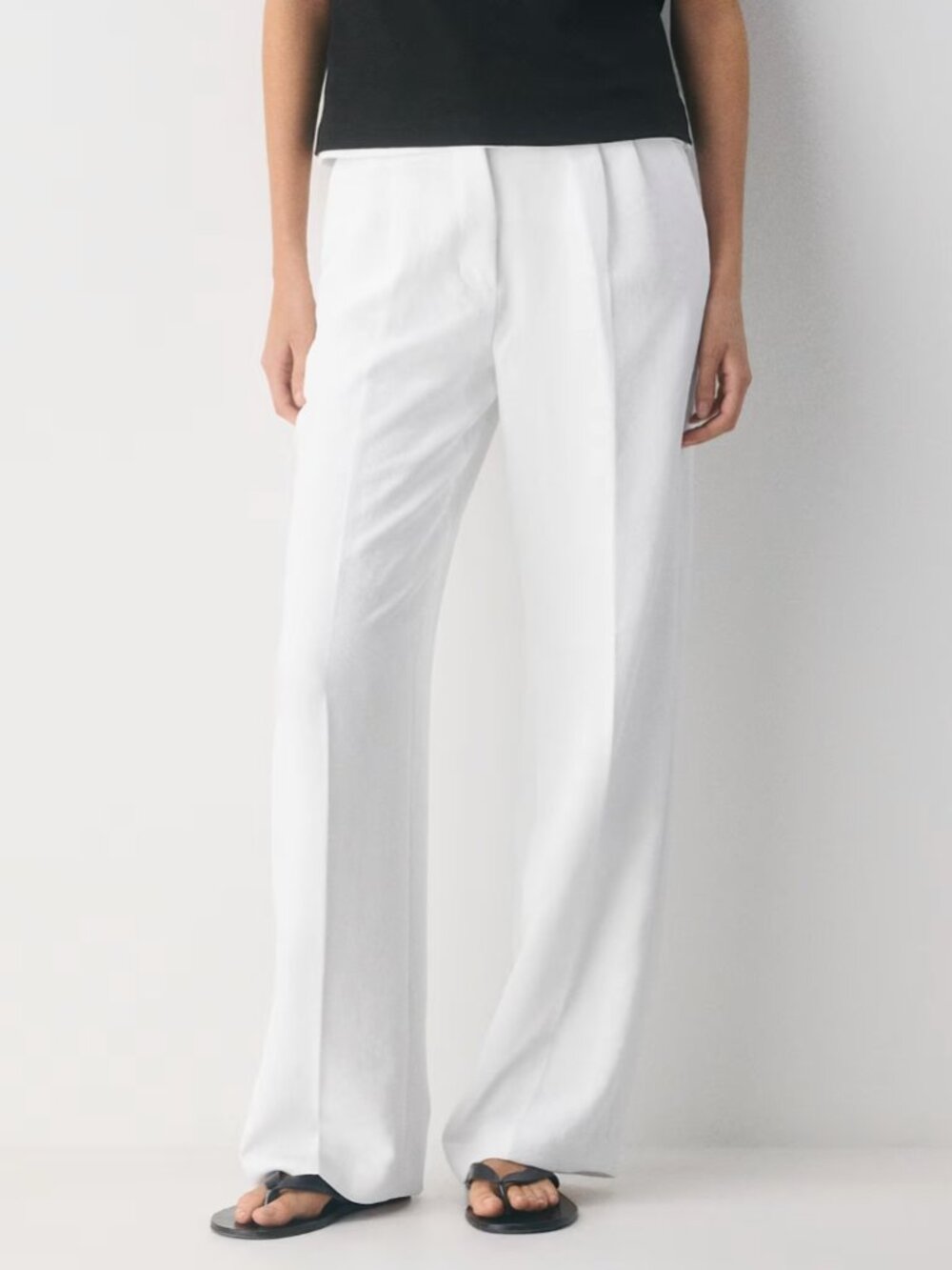 Aritzia Effortless Pant in White Crepette Size 4 Regular - Picture 1 of 5